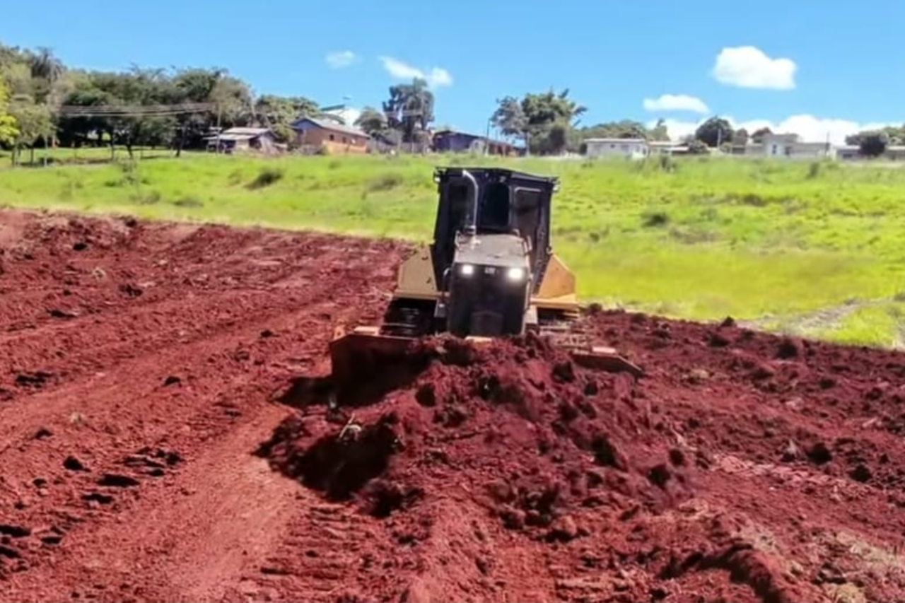 Iniciadas as obras de terraplanagem para construção da Super Creche em Pranchita 5 Heloisa L 80 2