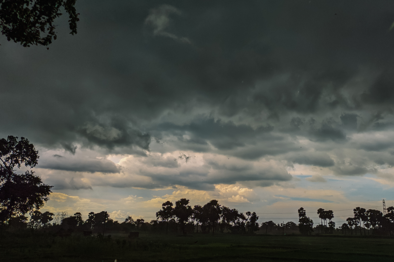 Após período de calor e tempo firme, Santa Catarina deve enfrentar instabilidade climática, temporais isolados e risco elevado de ocorrências meteorológicas com a aproximação de um ciclone extratropical.