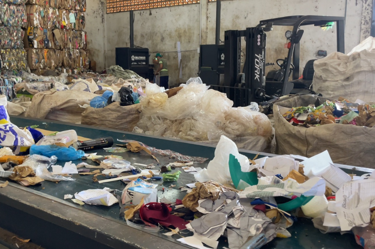 Projeto desenvolvido com apoio da Itaipu Binacional realizou melhorias e aquisição de equipamentos para o galpão de reciclagem