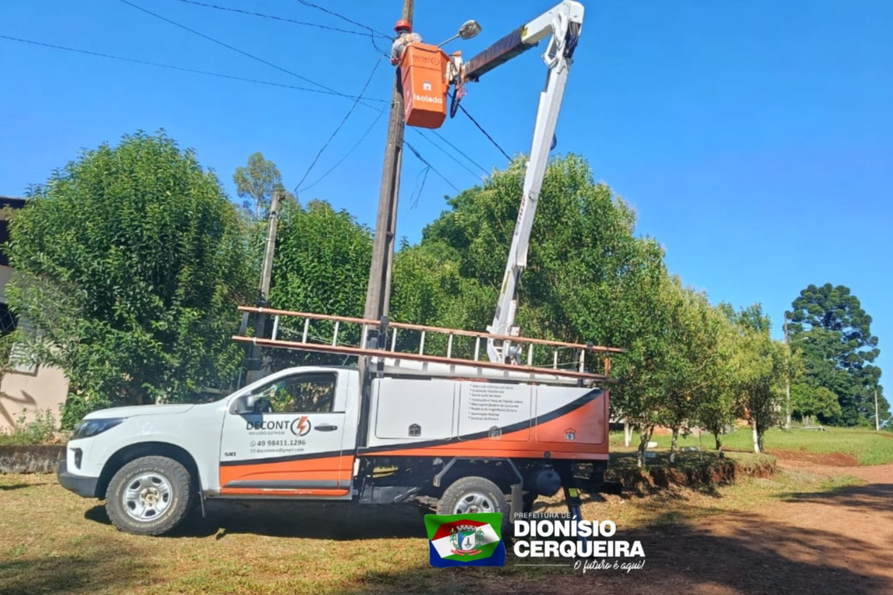 Equipe de iluminação pública executou serviços de manutenção na rede de LED em bairros e distritos de Dionísio Cerqueira