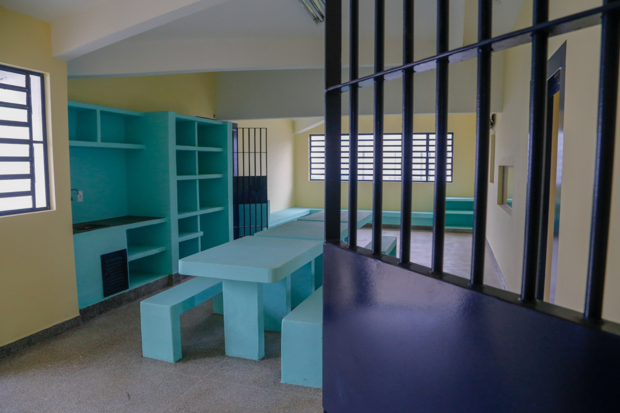 Decreto do Governo do Paraná estabelece regras para transferência imediata de adolescentes apreendidos para Centros de Socioeducação, vedando a permanência em delegacias.