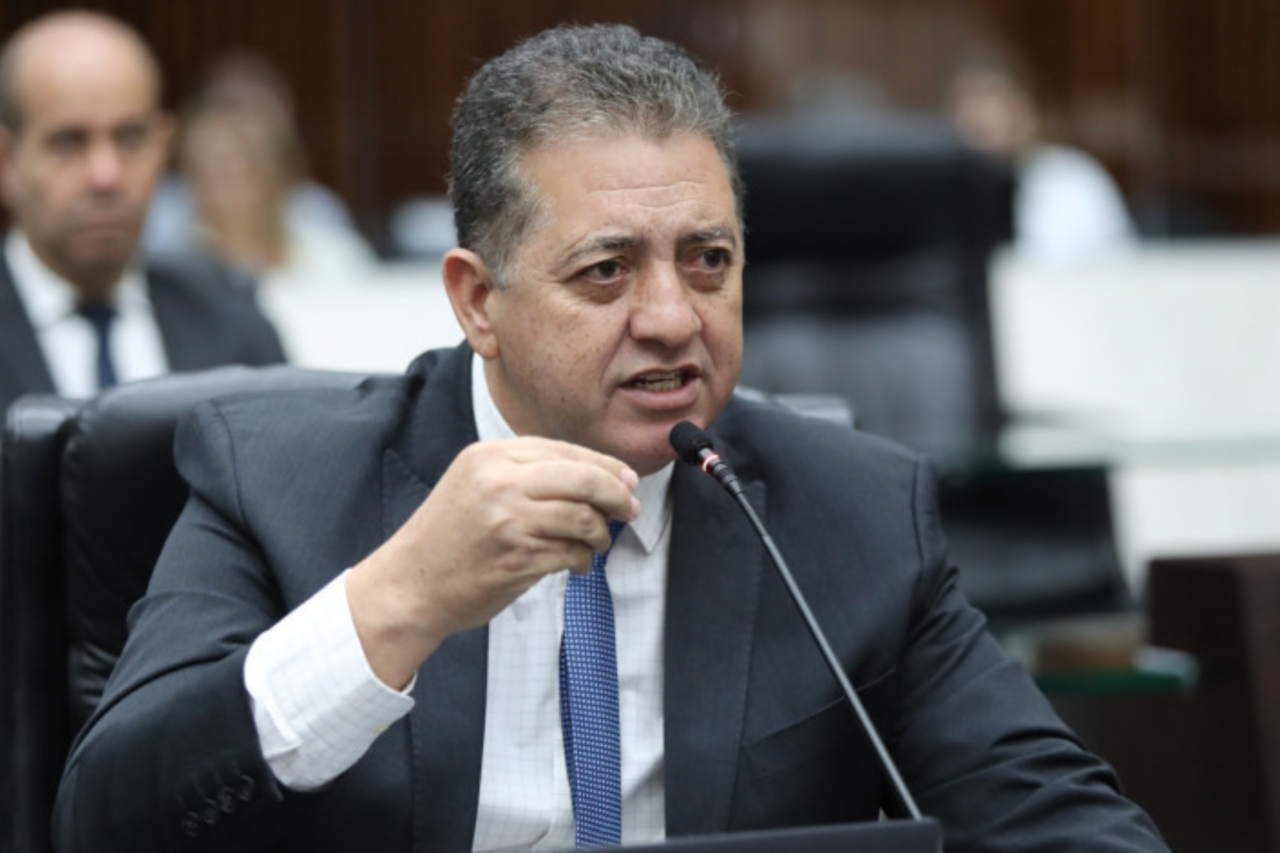 Deputado Cobra Repórter propõe criação de ferramenta digital pública para tradução automática em Libras no Paraná 13 Deputado Cobra Repórter pede estudos para ferramenta gratuita que traduza conteúdos para Libras e texto acessível nos serviços públicos do Paraná.