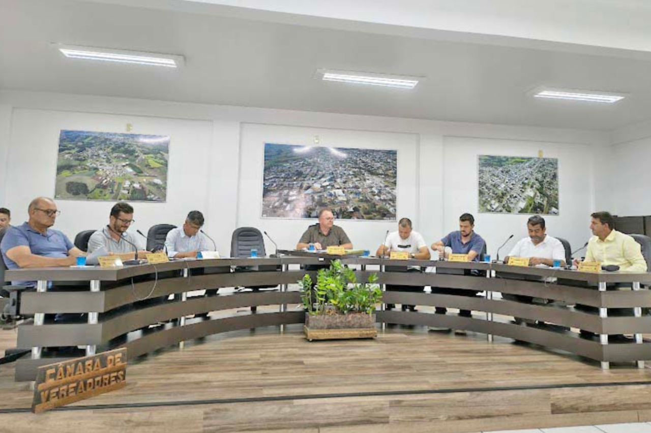 Vereadores aprovam aumento de salário para servidores e remanejamento de recursos 10 crys 48 2