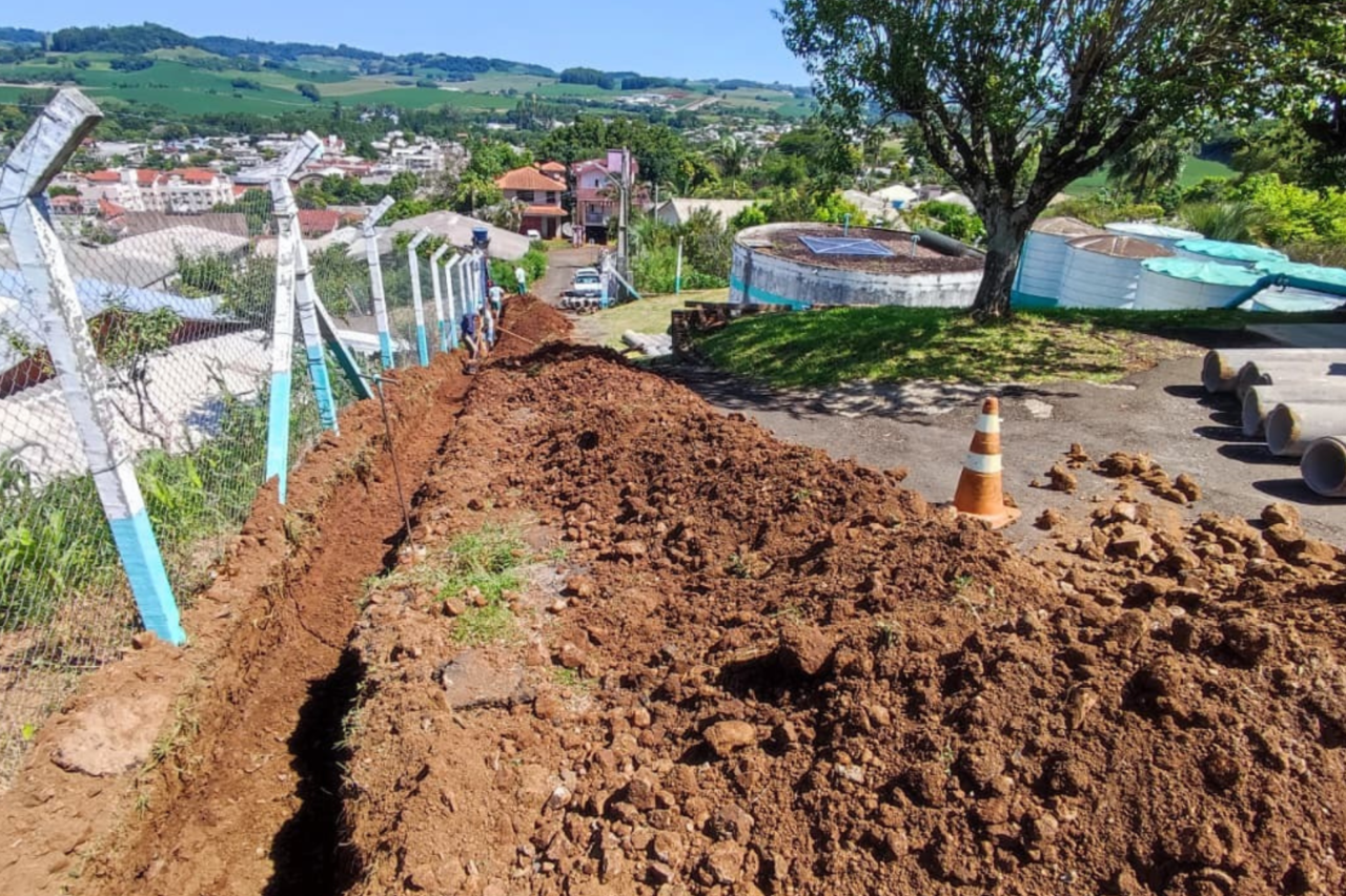 Casan investe R$ 670 mil e moderniza Estação de Tratamento de Água em Guarujá do Sul 3 Casan inicia a modernização da Estação de Tratamento de Água de Guarujá do Sul com investimento de R$ 670 mil, visando reforçar a qualidade do abastecimento para cerca de 2,8 mil moradores a partir de 2026.