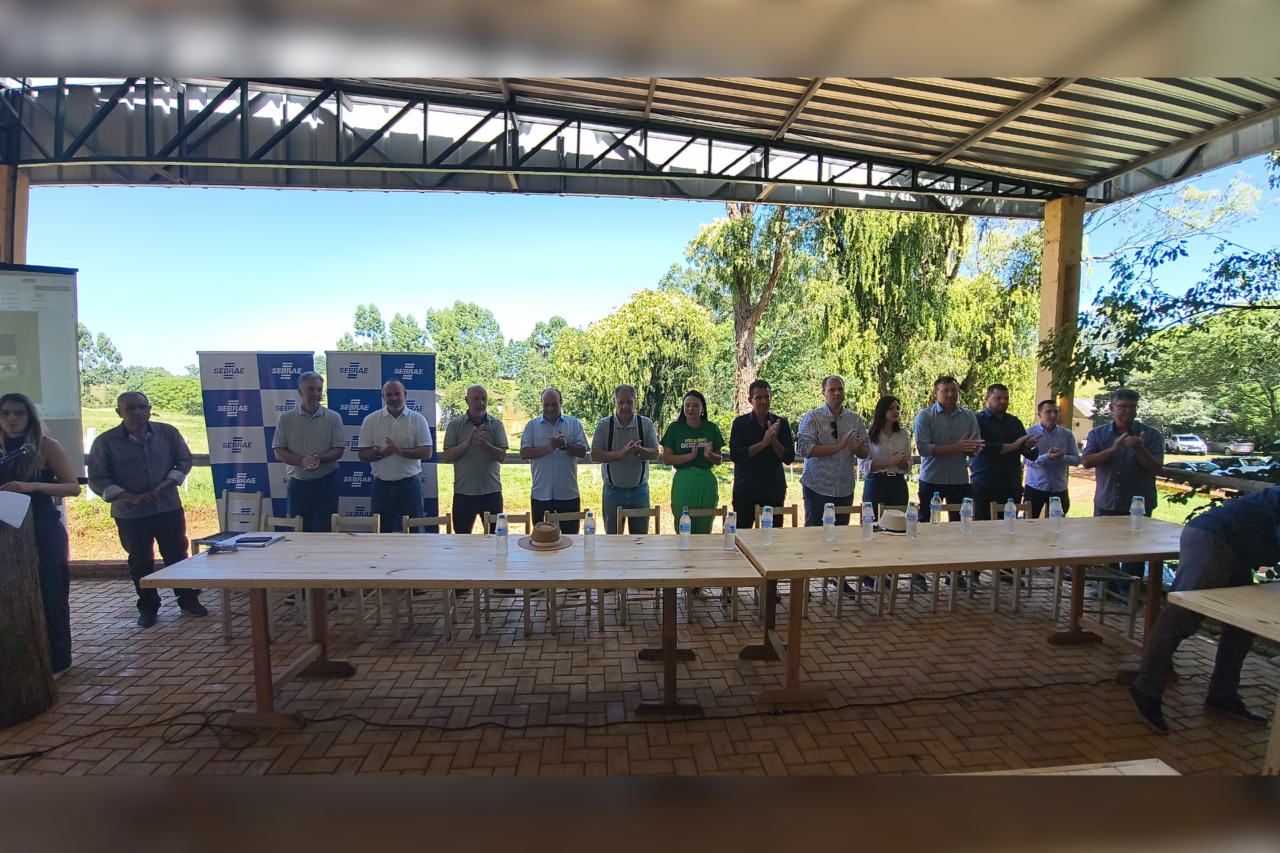 Lançamento do Projeto Ovinocaprinocultura Regional aconteceu nesta terça, em Dionísio Cerqueira 4 Produtores, lideranças e instituições parceiras se reuniram para lançamento do Projeto Ovinocaprinocultura Regional Extremo Oeste