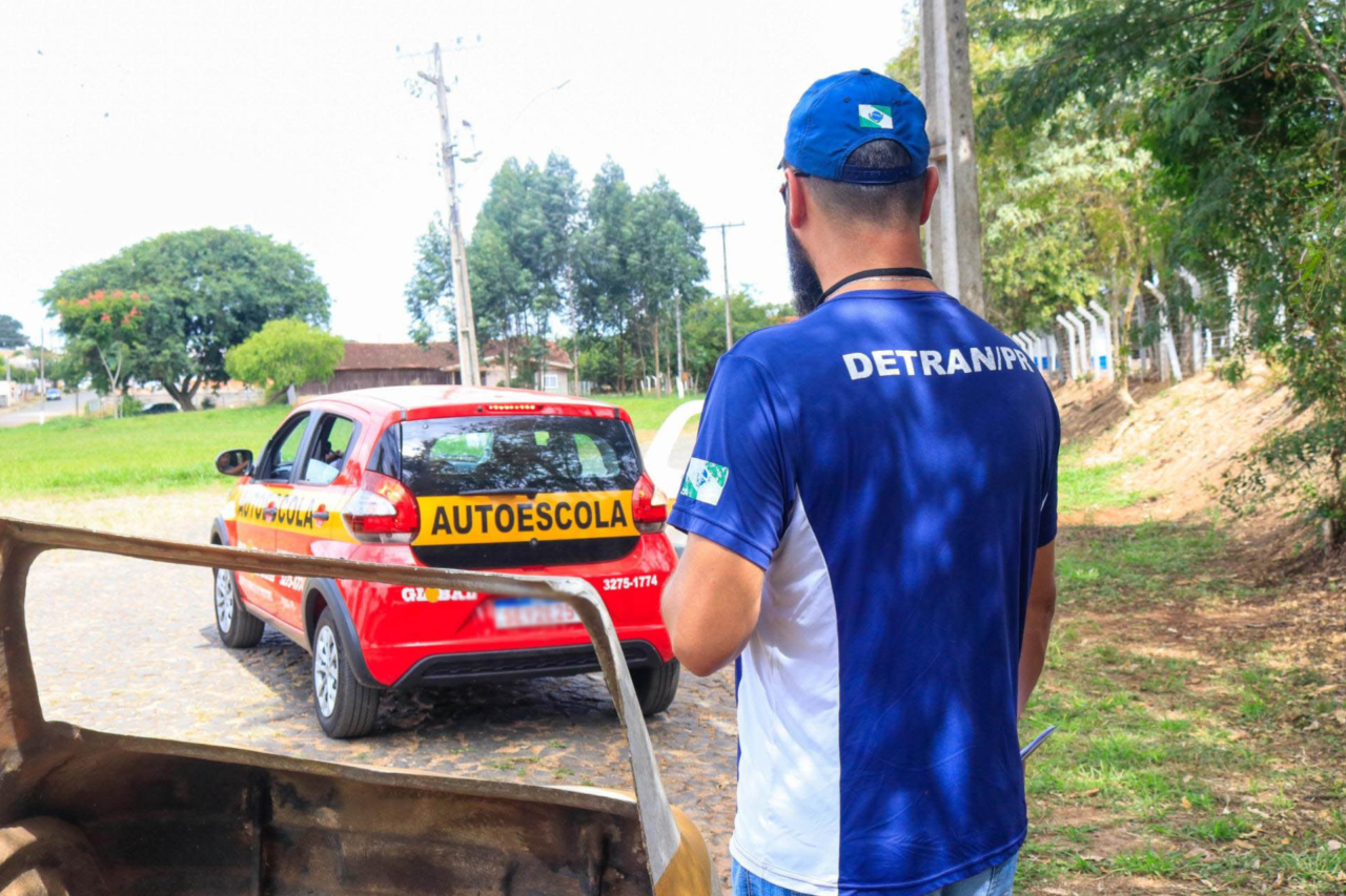 Detran-PR elimina baliza do teste prático de direção e adota avaliação focada em comportamento no trânsito e direção defensiva.
