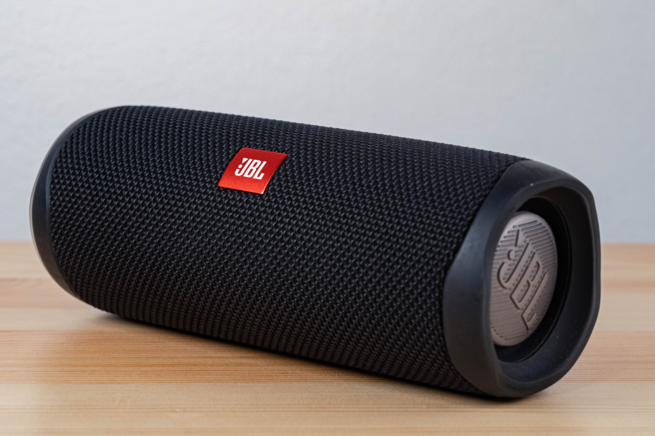 Por que a mesma música soa diferente em fones de ouvido e em alto-falantes? 4 crys 8 3