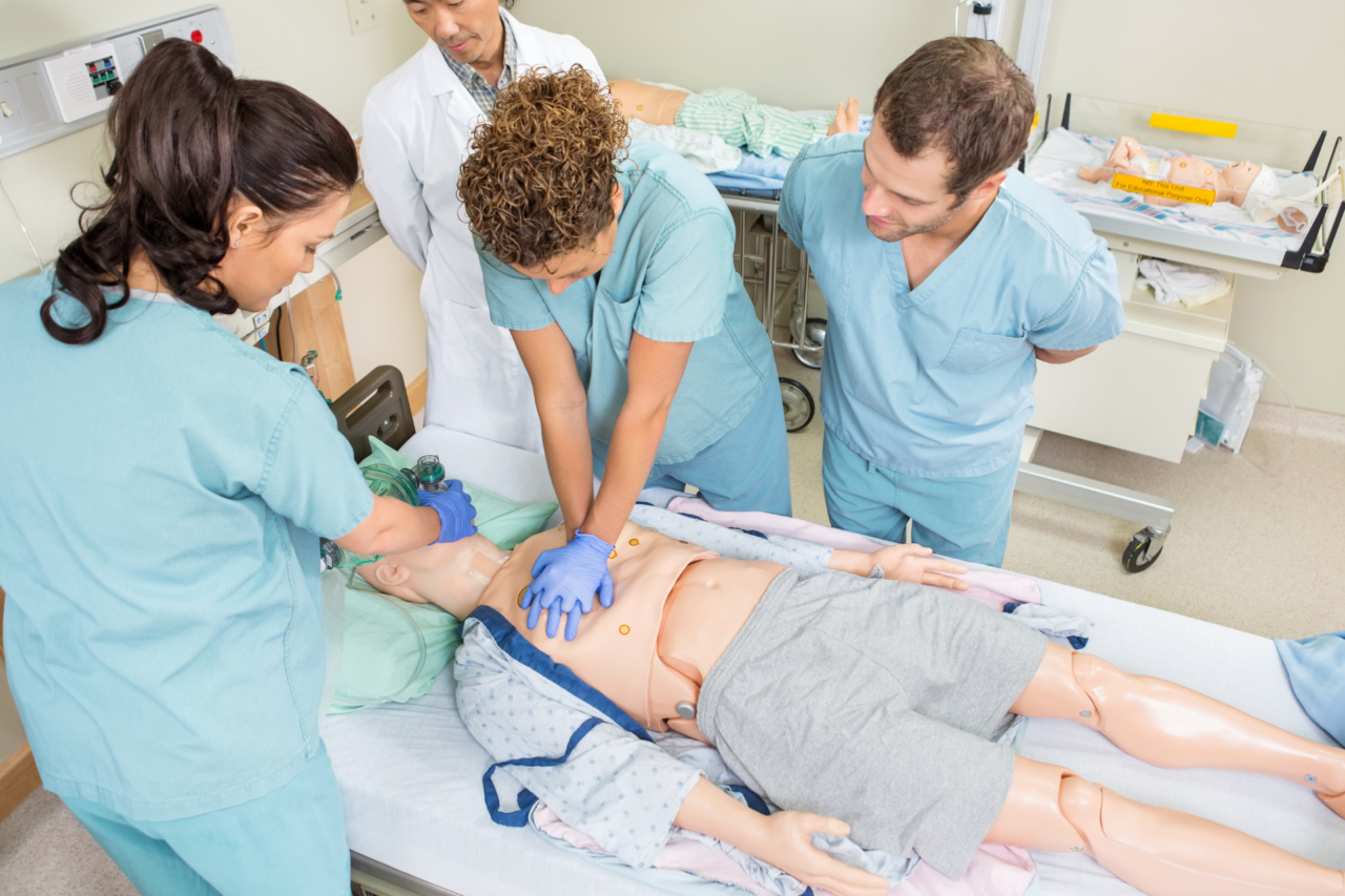 Enamed 2025 avalia cursos de medicina e coloca quase um terço sob supervisão do MEC