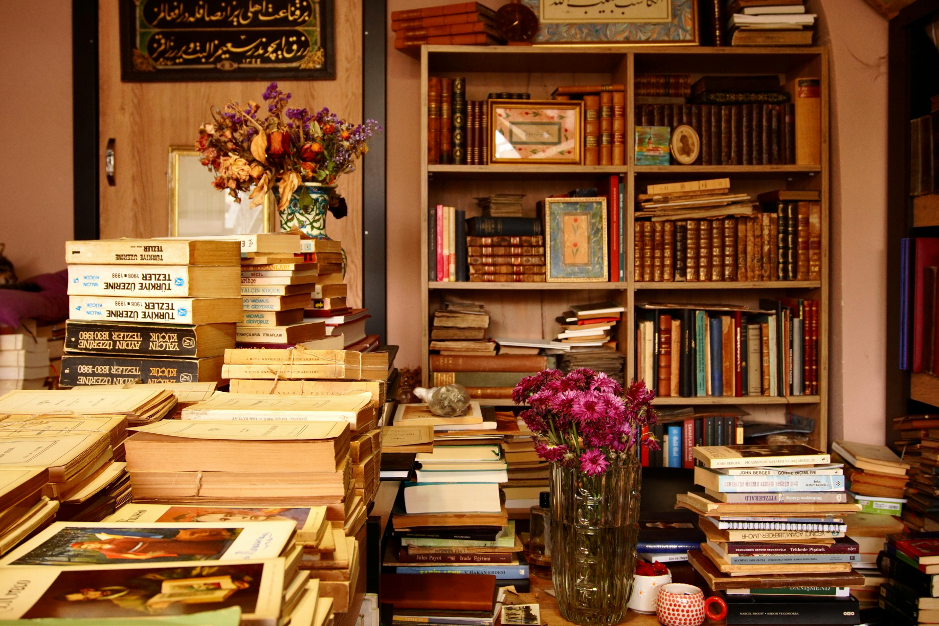 5 livros essenciais para decolonizar suas leituras