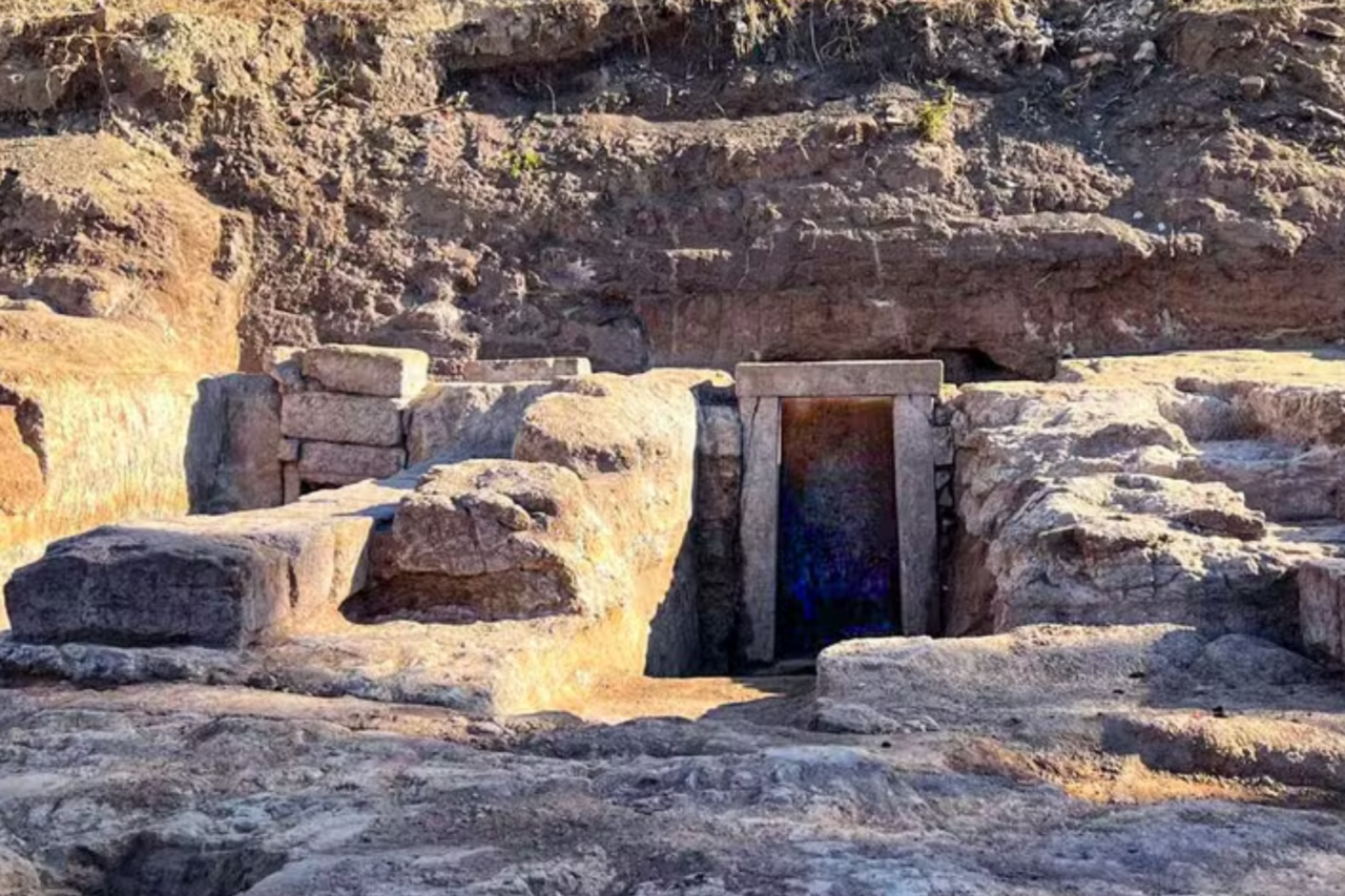 Túmulos de elite e estrada antiga emergem sob bairro moderno de Roma 1 Túmulos de elite e estrada antiga emergem sob bairro moderno de Roma