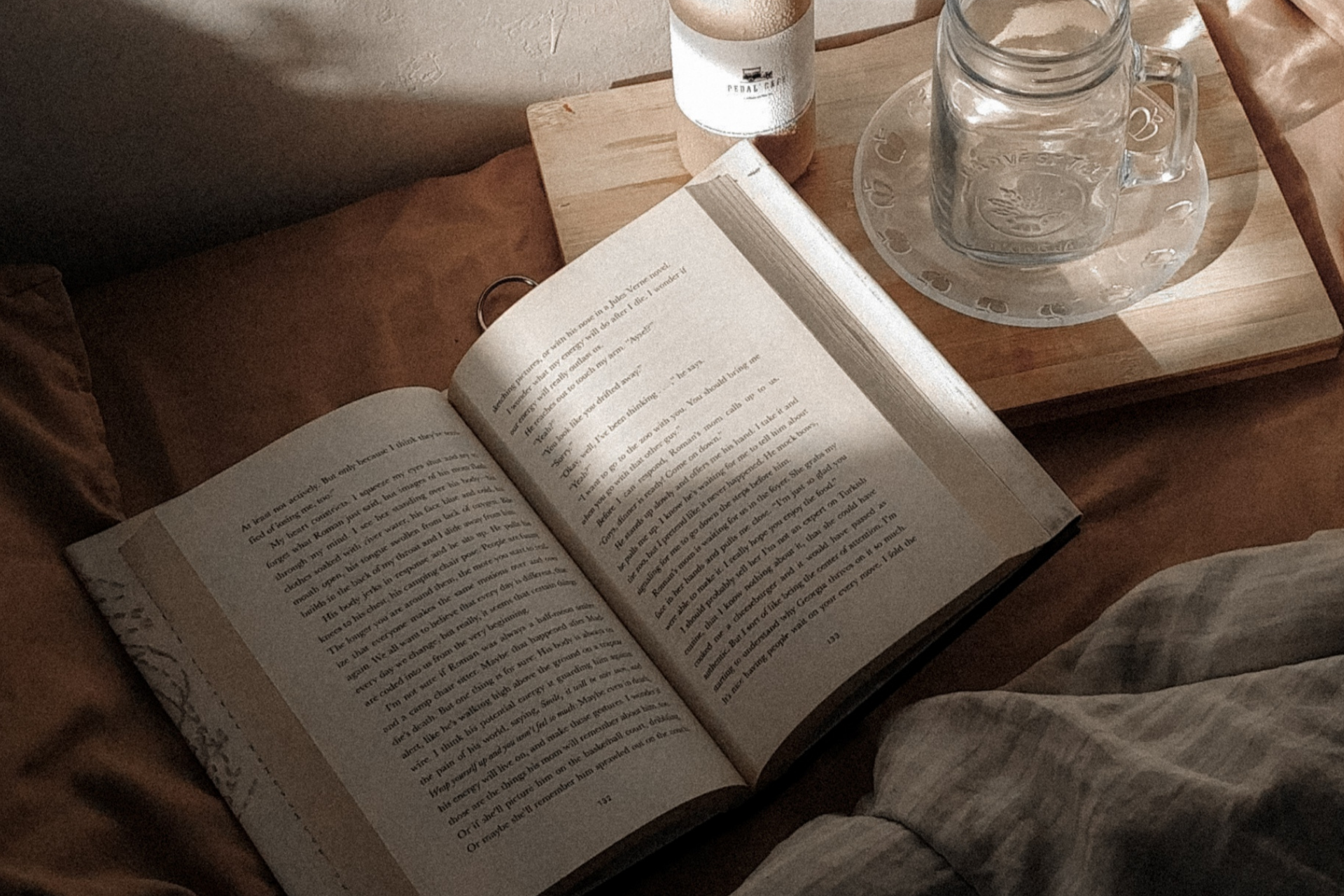 7 livros que falam sobre despedidas e continuam ecoando depois da última página