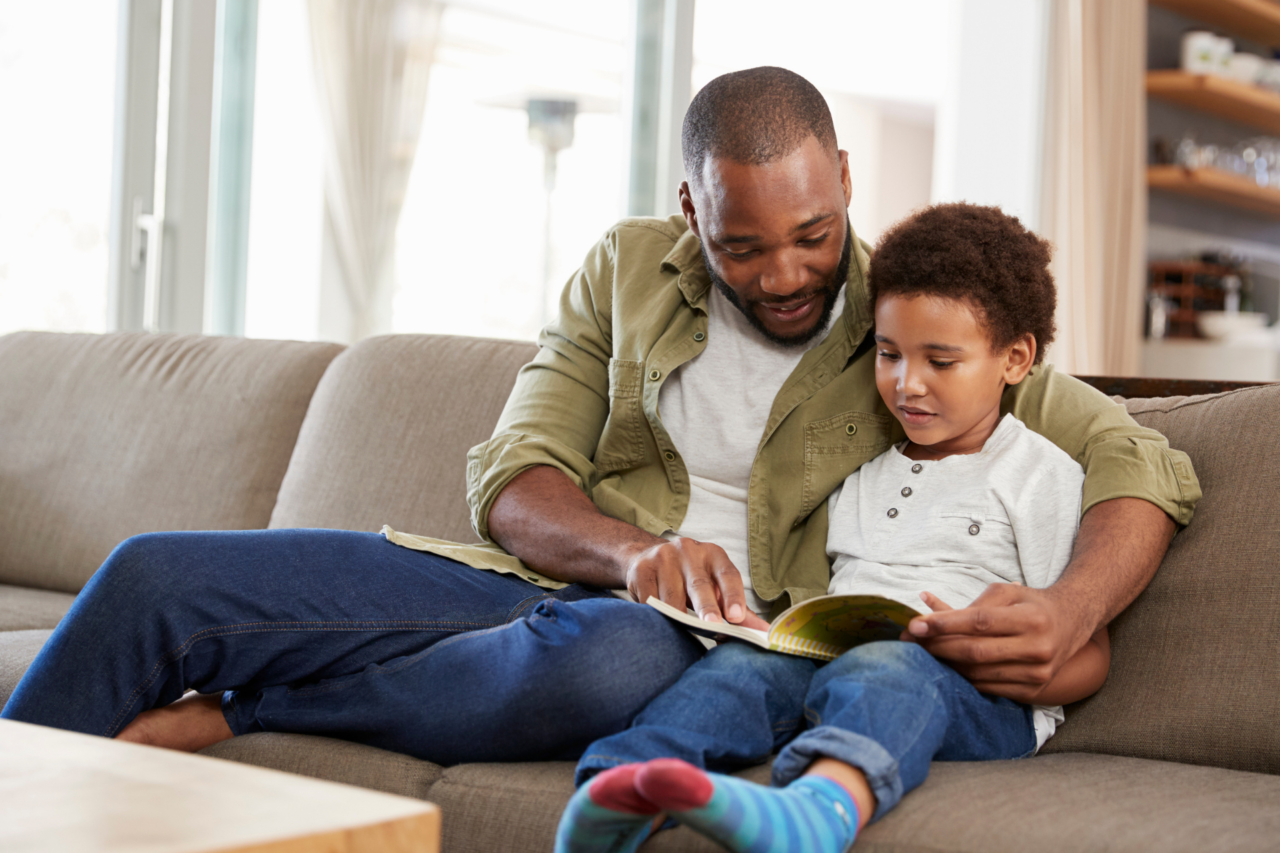 Como criar o hábito da leitura nos filhos desde pequenos e transformar livros em aliados