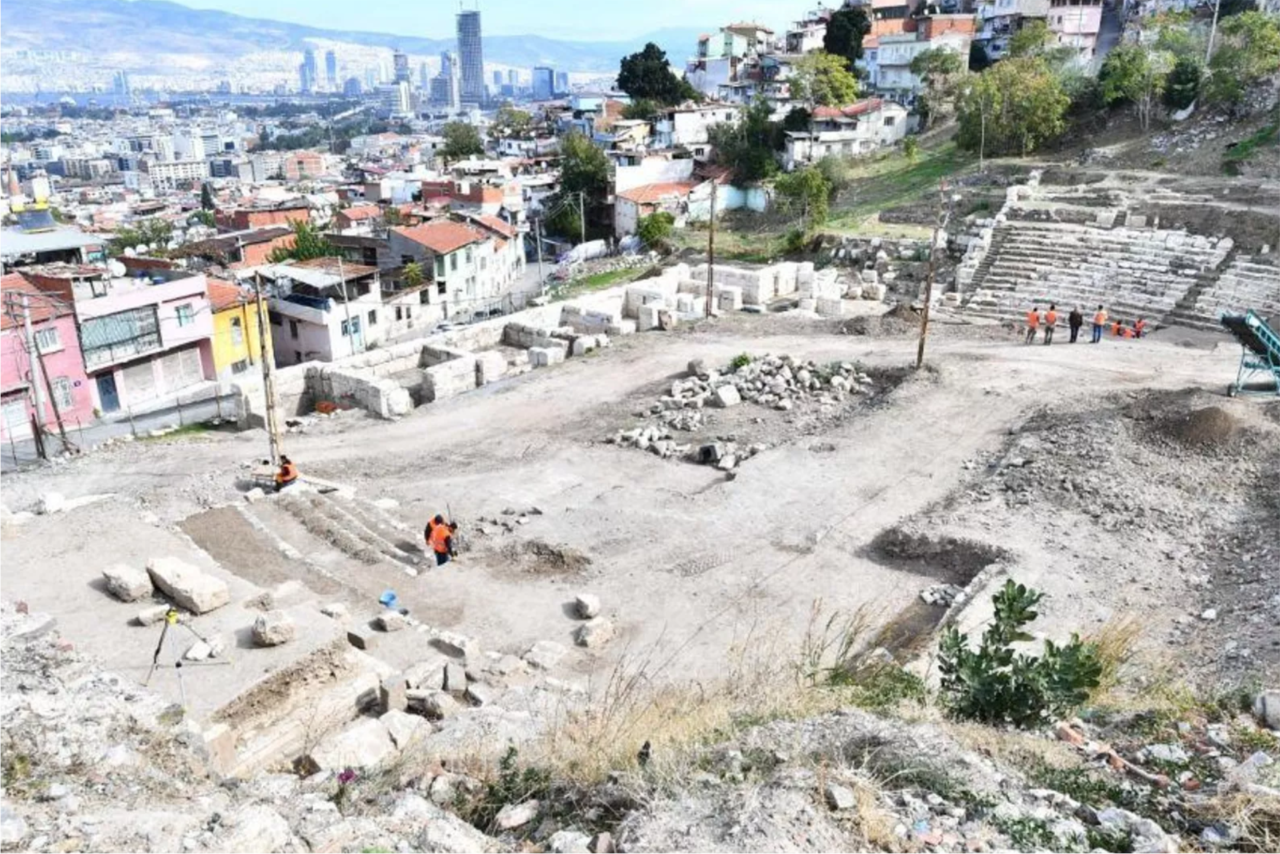 Arqueólogos encontram mosaico da antiguidade com estranhos símbolo de proteção 38 mosaico