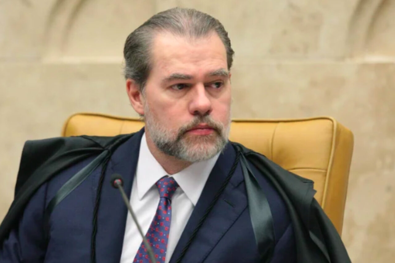Senadores protocolam pedido de impeachment contra Toffoli 3 A denúncia foi encaminhada ao presidente do Senado, Davi Alcolumbre. Senadores acusam o magistrado de crime de responsabilidade