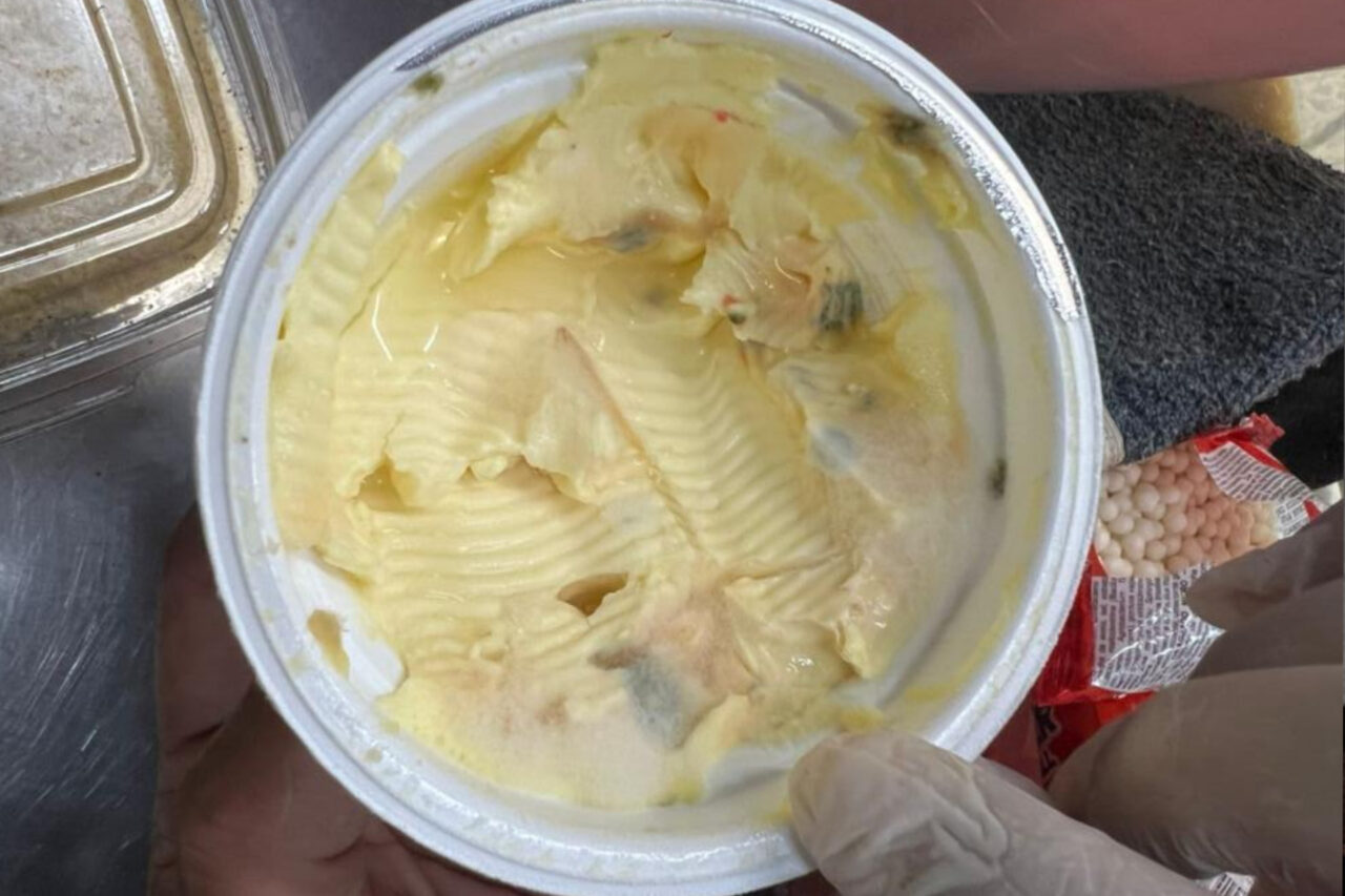 Vigilância Sanitária interdita padaria de supermercado 7 A Vigilância Sanitária interditou a padaria de um supermercado da cidade após constatar irregularidades graves durante a inspeção