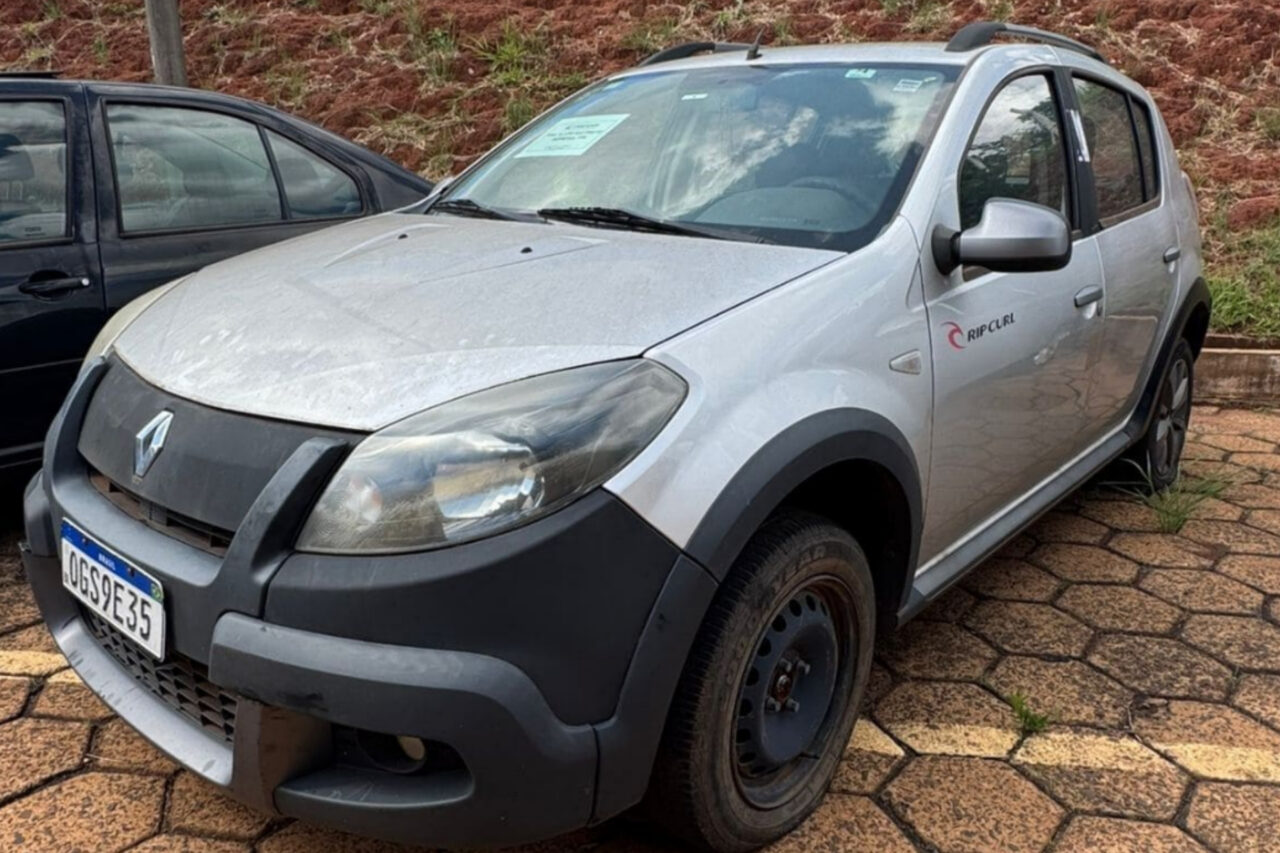 Leilão da Receita Federal oferece videogames e SUV a partir de R$ 22,5 mil 4 O novo leilão acontece em São Paulo e reúne 321 lotes, que incluem notebooks, smartphones, smartwatches, uma variedade de vinhos, consoles de videogame e óculos de realidade virtual, entre outros itens