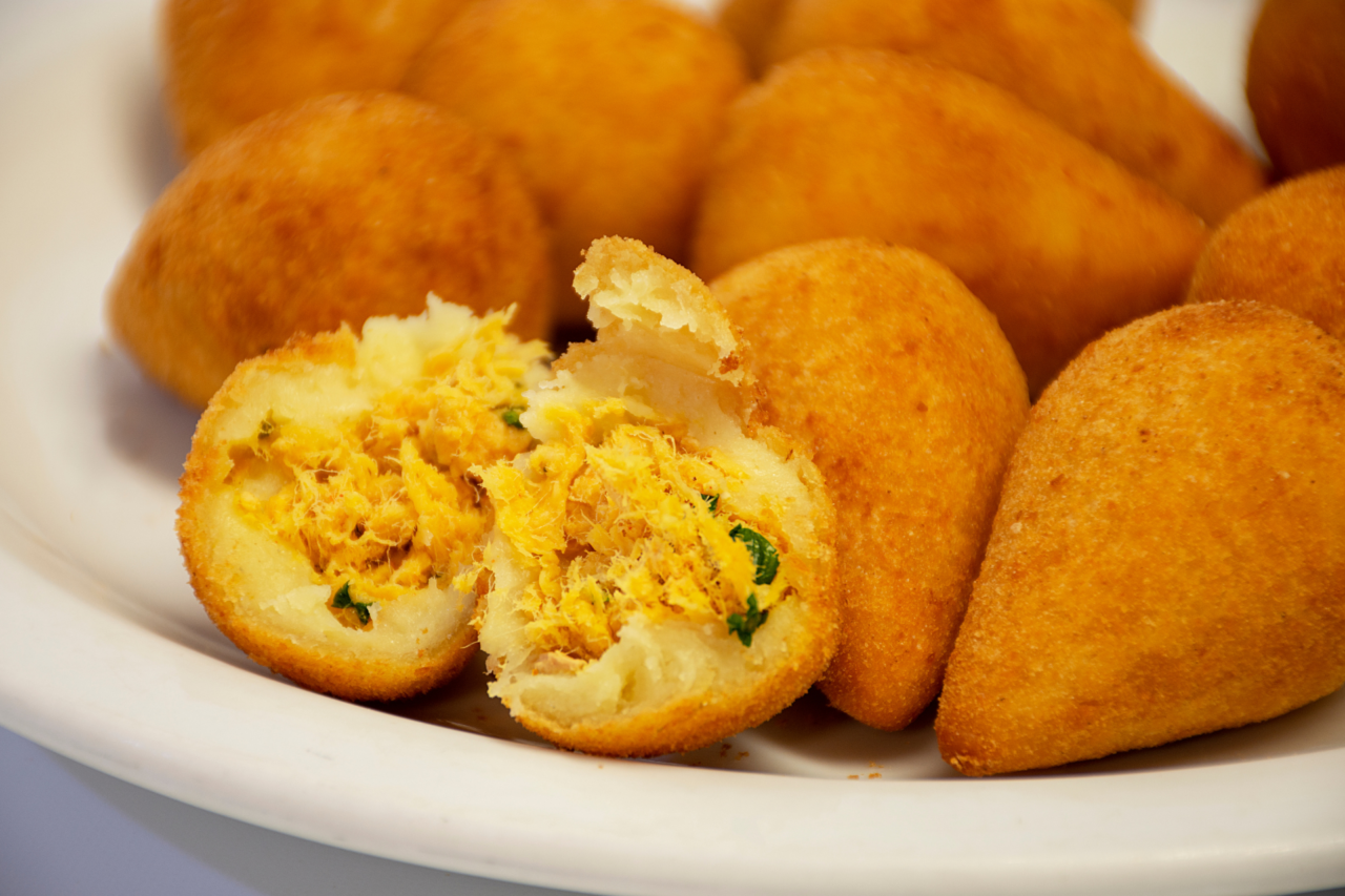Coxinha de frango caseira: receita tradicional brasileira com massa macia e recheio suculento 3 Coxinha de frango caseira: receita tradicional brasileira com massa macia e recheio suculento