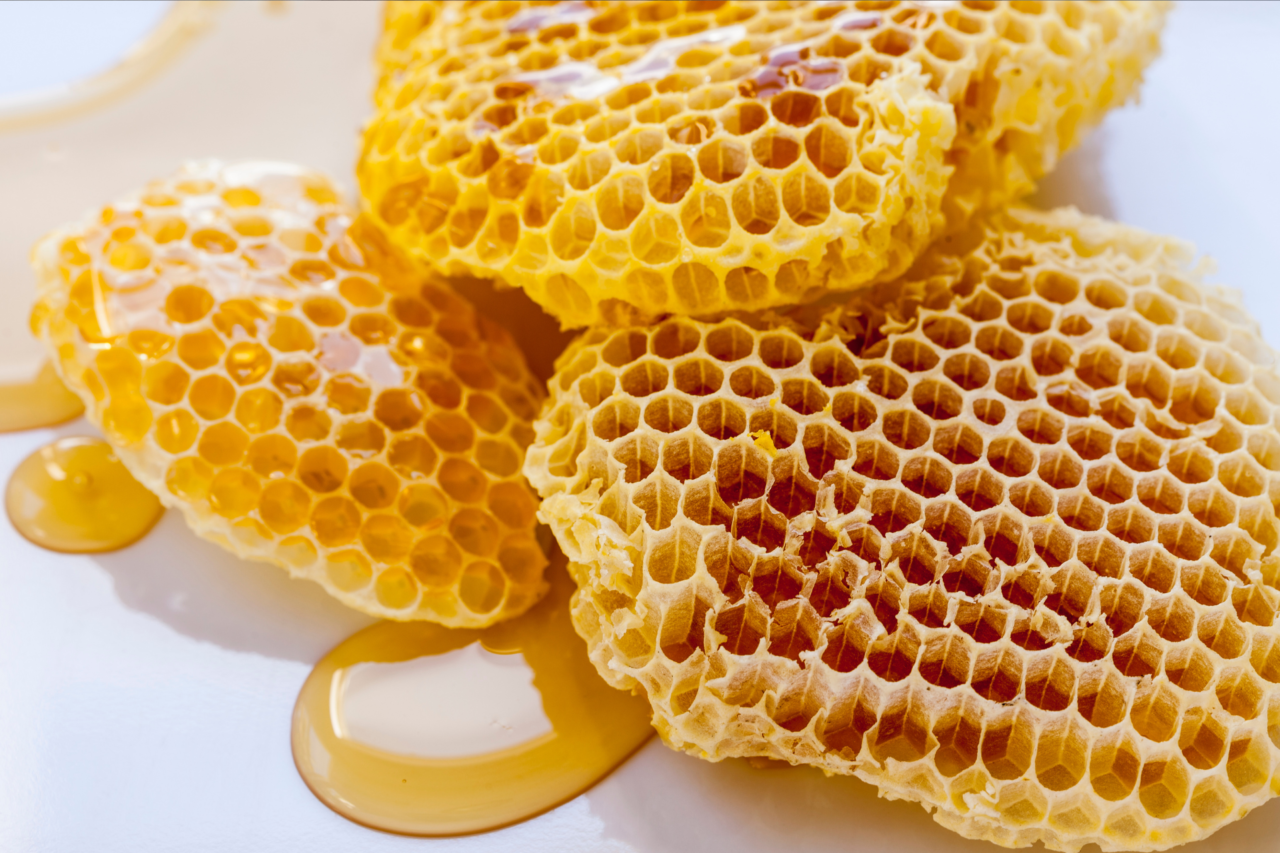 O mel nunca estraga: a explicação científica por trás do alimento que atravessa milênios intacto 3 O mel nunca estraga: a explicação científica por trás do alimento que atravessa milênios intacto
