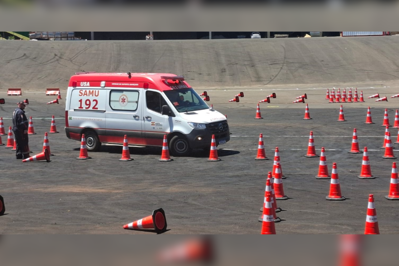 Capacitação do SAMU em Chapecó reúne 34 condutores socorristas do Extremo Oeste catarinense com simulações realísticas e foco na segurança no atendimento pré-hospitalar