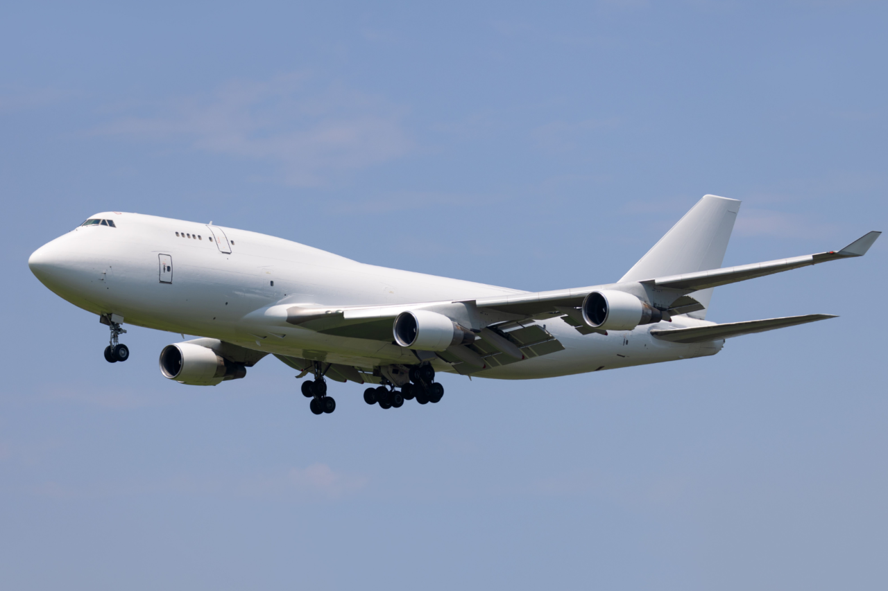 Polícia Civil prende piloto em Congonhas suspeito de exploração sexual de menores; investigação aponta que ele pagava mães e avós para ter acesso às vítimas.