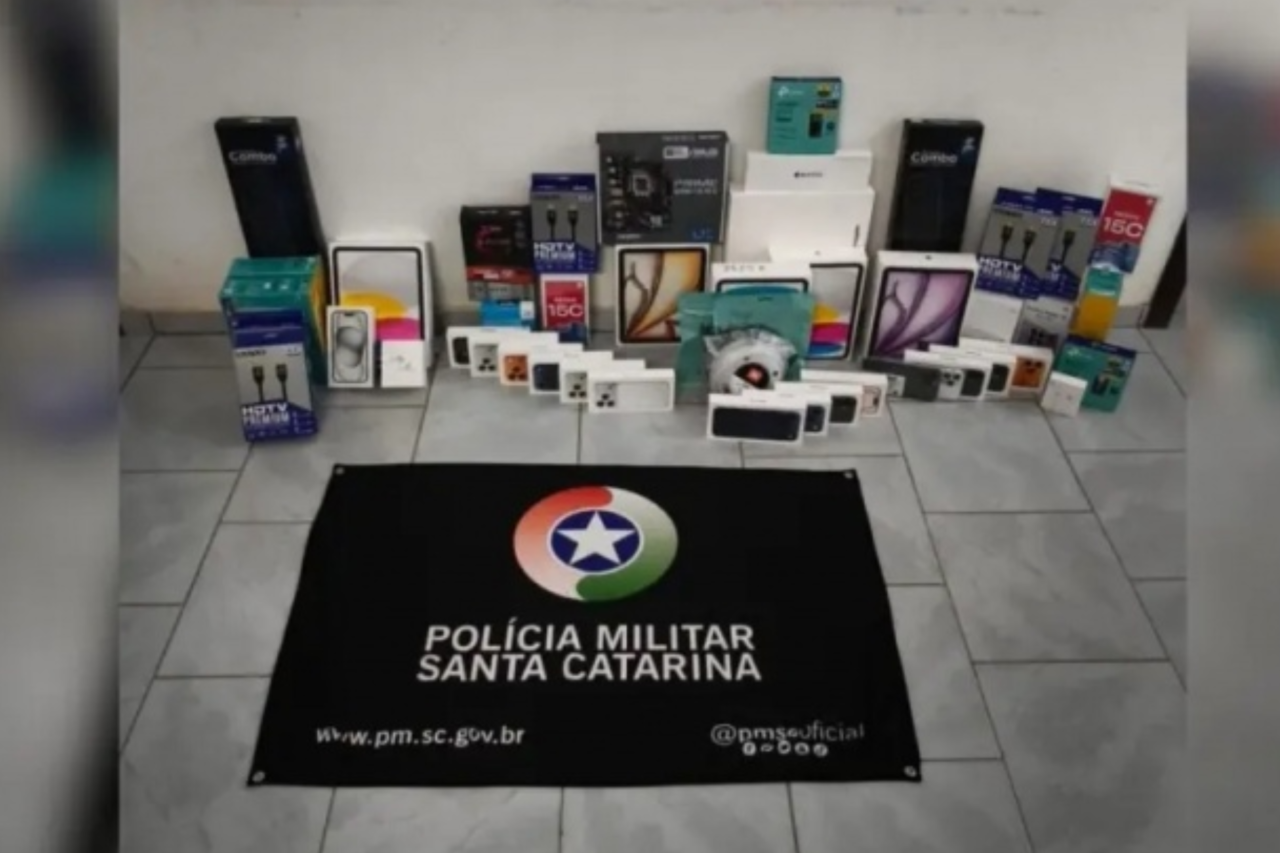 Abordagem policial em Novo Horizonte flagra eletrônicos escondidos em dois veículos; iPhone camuflado em lancheira térmica chamou atenção durante apreensão avaliada em mais de R$ 200 mil.