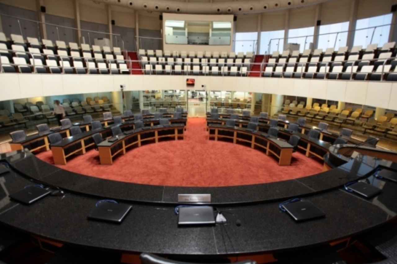 Levantamento indica que 33 dos 40 deputados estaduais de Santa Catarina pretendem disputar a reeleição, enquanto parte dos parlamentares mira cargos na Câmara Federal e no governo do Estado.