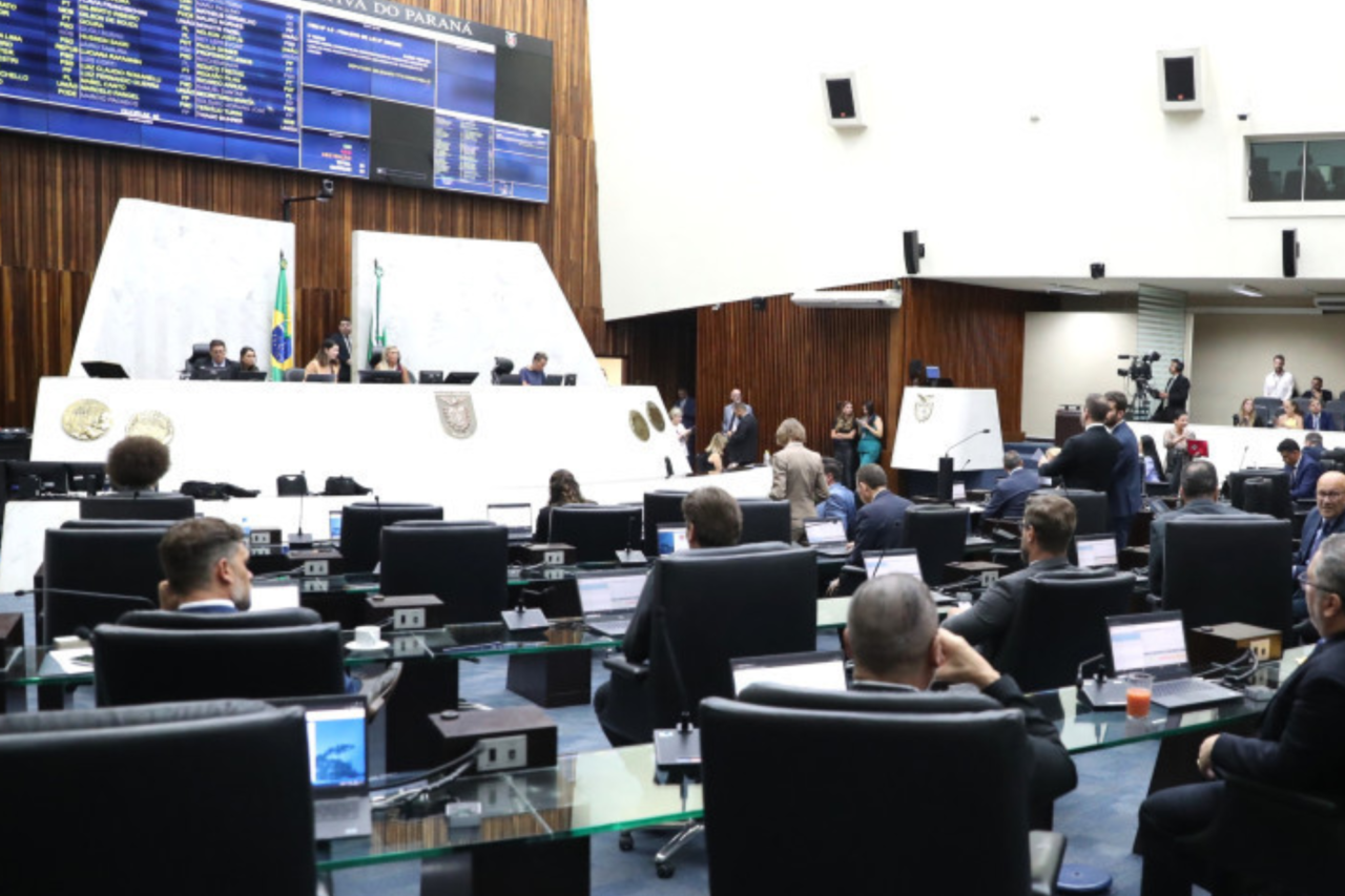 Projeto aprovado na Assembleia Legislativa institui campanha de conscientização e incentivo à doação de cabelos para pacientes com alopecia causada por terapias contra o câncer.