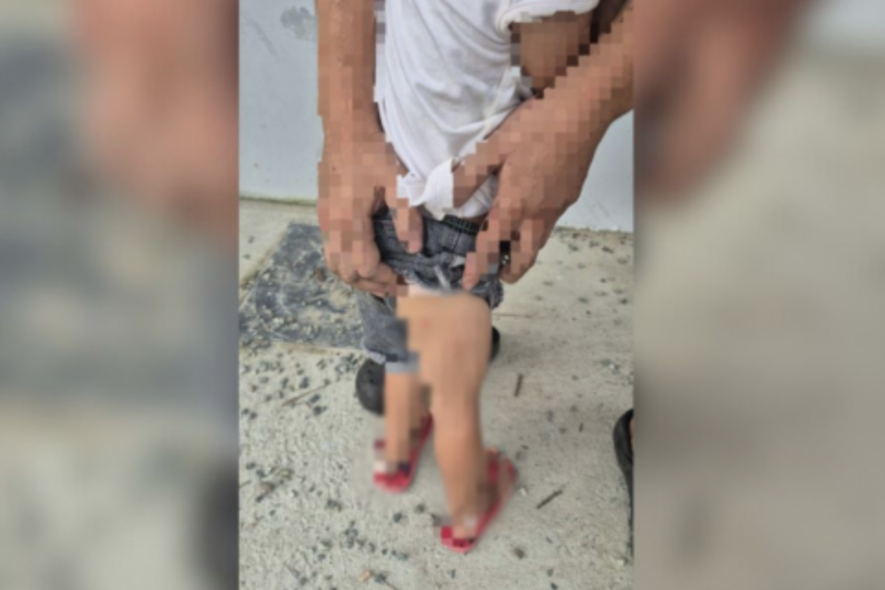 Polícia Civil prende mulher de 23 anos suspeita de torturar a filha de três anos em Navegantes, no Litoral Norte de Santa Catarina. Crianças estão sob acompanhamento do Conselho Tutelar