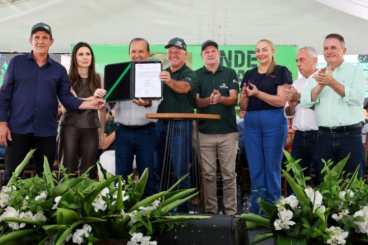 Pronampe Leite Custeio/BRDE disponibiliza R$ 240 milhões para capital de giro de produtores catarinenses, com juros zero para pequenos criadores e prazo de até 24 meses.