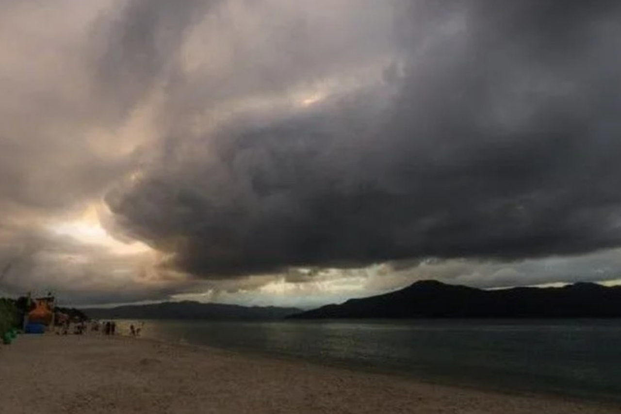 Frente fria e circulação marítima colocam Santa Catarina em alerta para temporais e risco de alagamentos 9 crys 34 3