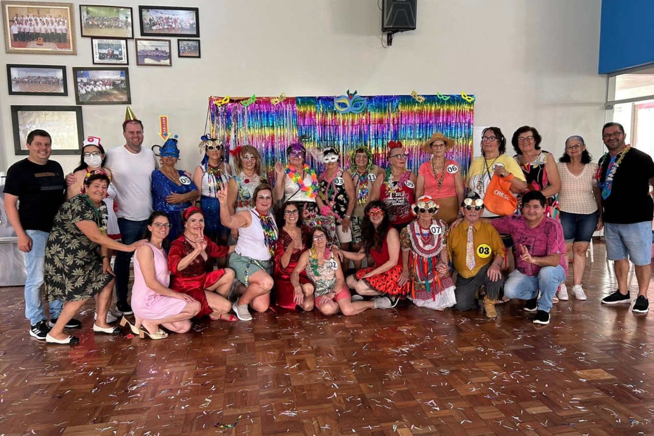 Centro de Convivência dos Idosos de São José do Cedro realiza matinê de Carnaval 10 crys 49 3