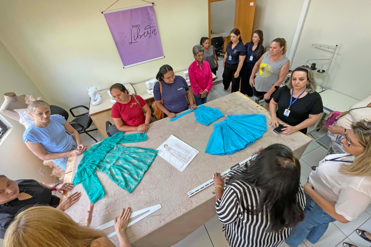 O Curso de alta costura é promovido pelo Projeto Liberta idealizado pelo Judiciário e realizado através de recursos destinados pelo Conselho Municipal da Mulher