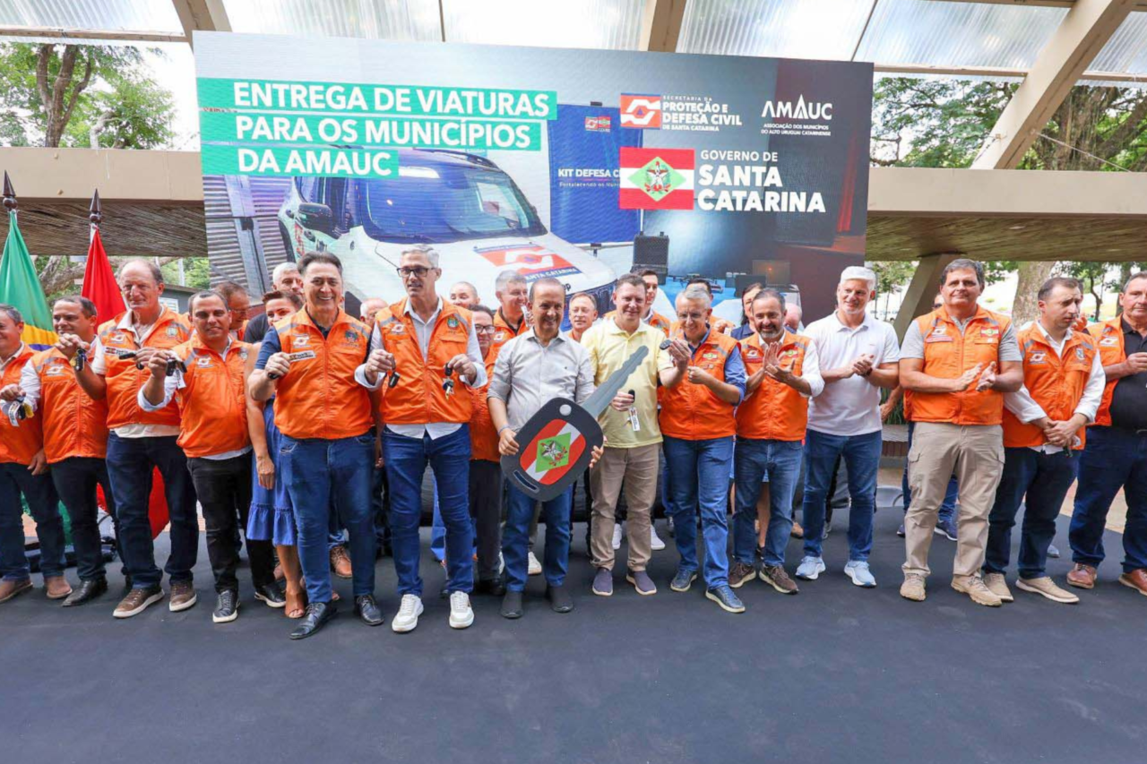 Defesa Civil de São José do Cedro recebe veículo e caminhão-pipa para reforçar atendimento 3 O coordenador da Defesa Civil e agente da Vigilância Sanitária de São José do Cedro, Marcos Bagnara confirmou a chegada do novo veículo