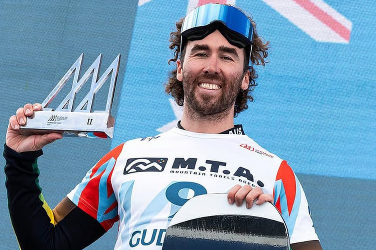 Destaque do snowboard australiano sofre fratura no pescoço e está fora dos Jogos Olímpicos de Inverno 33 Cameron Bolton fraturou o pescoço durante treinamento e foi cortado da equipe australiana nos Jogos Olímpicos de Inverno. Atleta está estável e será substituído por James Johnstone.