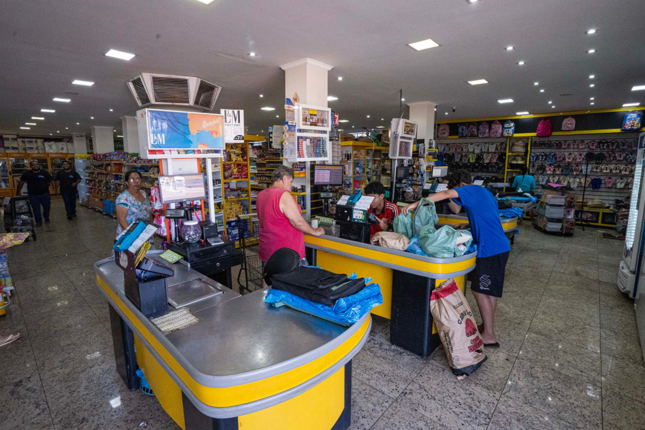 Comércio do Paraná cresce 2,8% em 2025 e supera média nacional, aponta IBGE 17 crys 63 1