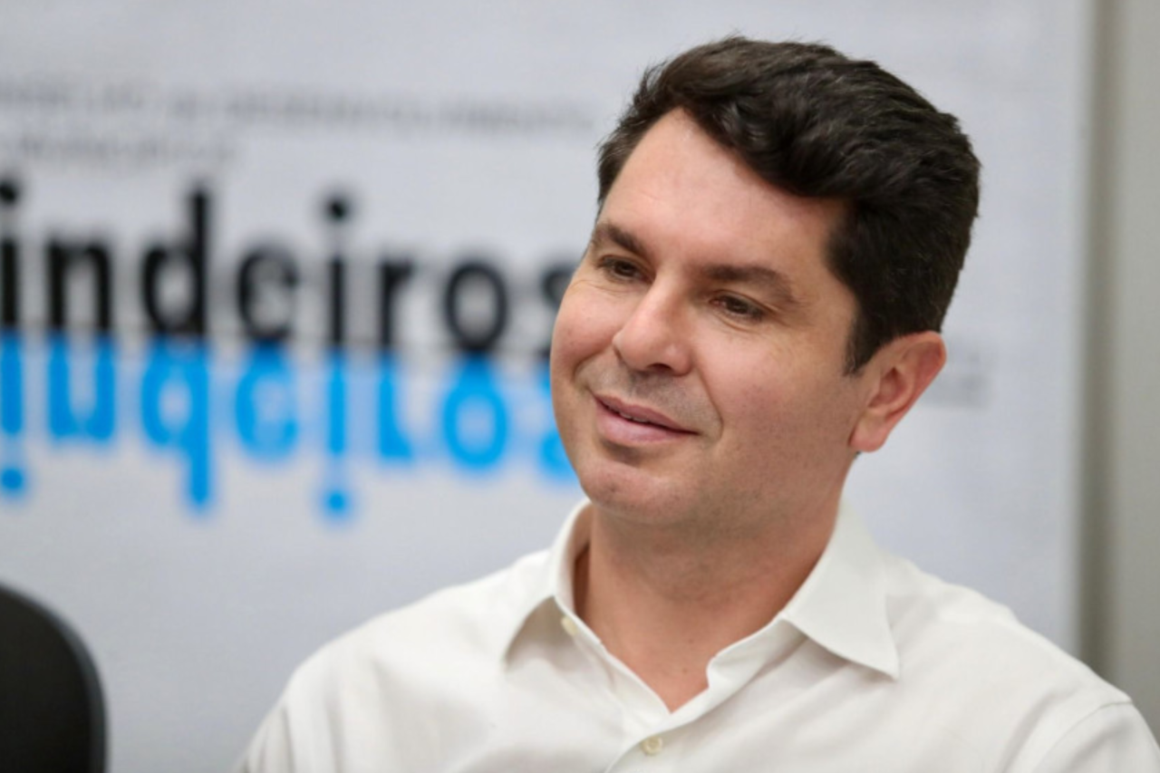 Projeto na Assembleia do Paraná propõe integração entre educação, inovação e cafeicultura 14 Proposta apresentada na Assembleia Legislativa do Paraná reconhece o café como patrimônio estadual e prevê integração entre universidades, escolas técnicas e produtores para fortalecer a cadeia produtiva.