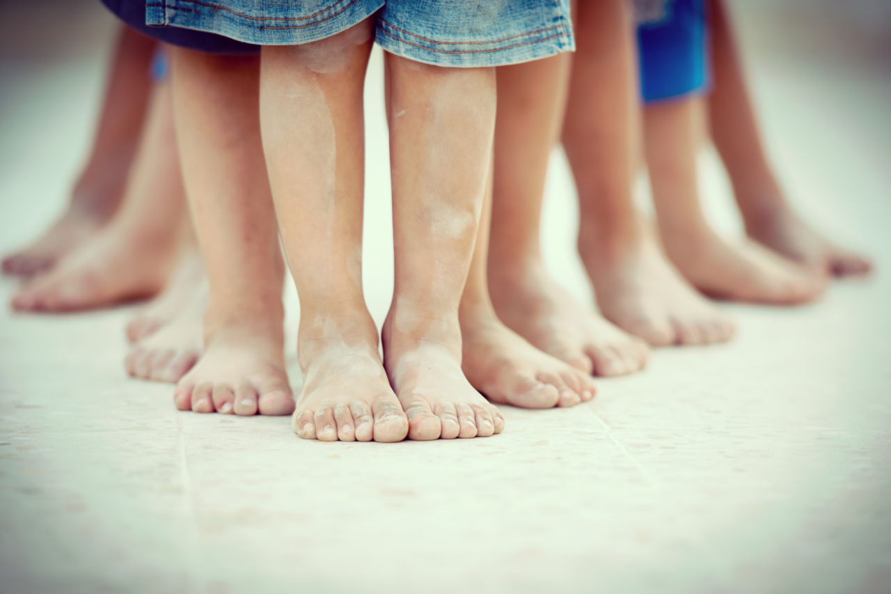 Pediatra é preso pela Polícia Federal em Angra dos Reis (RJ) no âmbito de investigação sobre abuso e aliciamento de crianças e adolescentes. Material apreendido passará por perícia.