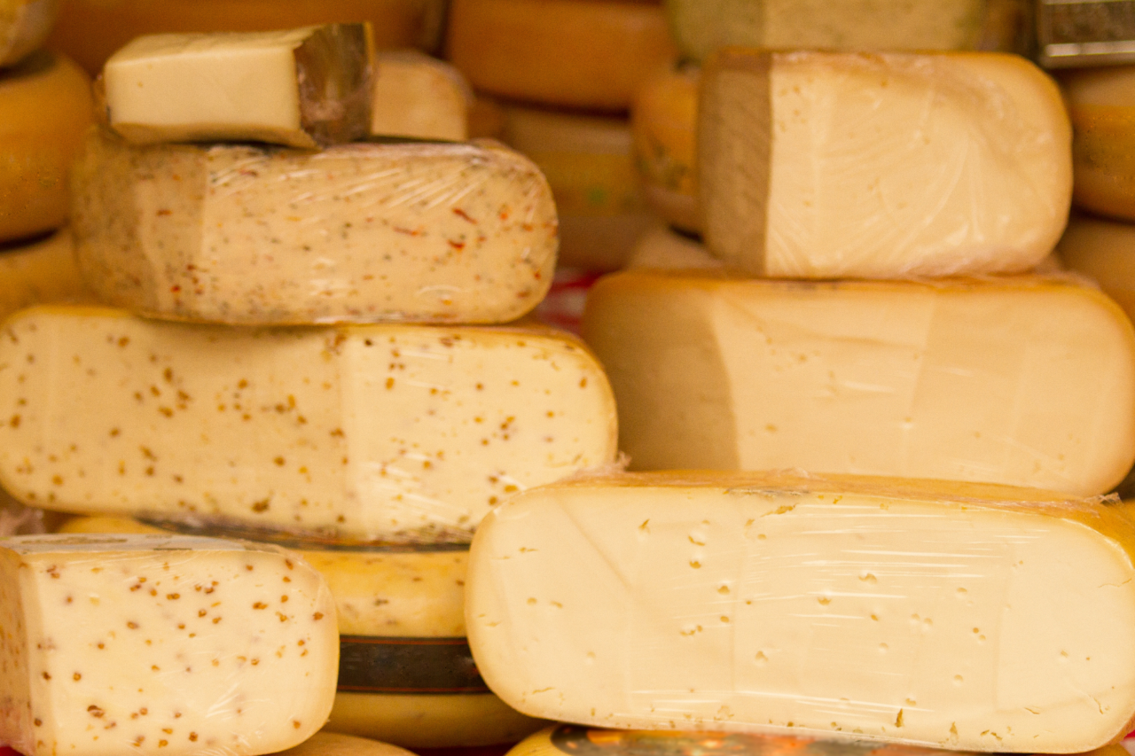 Decreto estadual concede crédito presumido de 40% de ICMS para fabricantes de muçarela e prato no Paraná, com efeitos retroativos a janeiro e validade até dezembro de 2026.