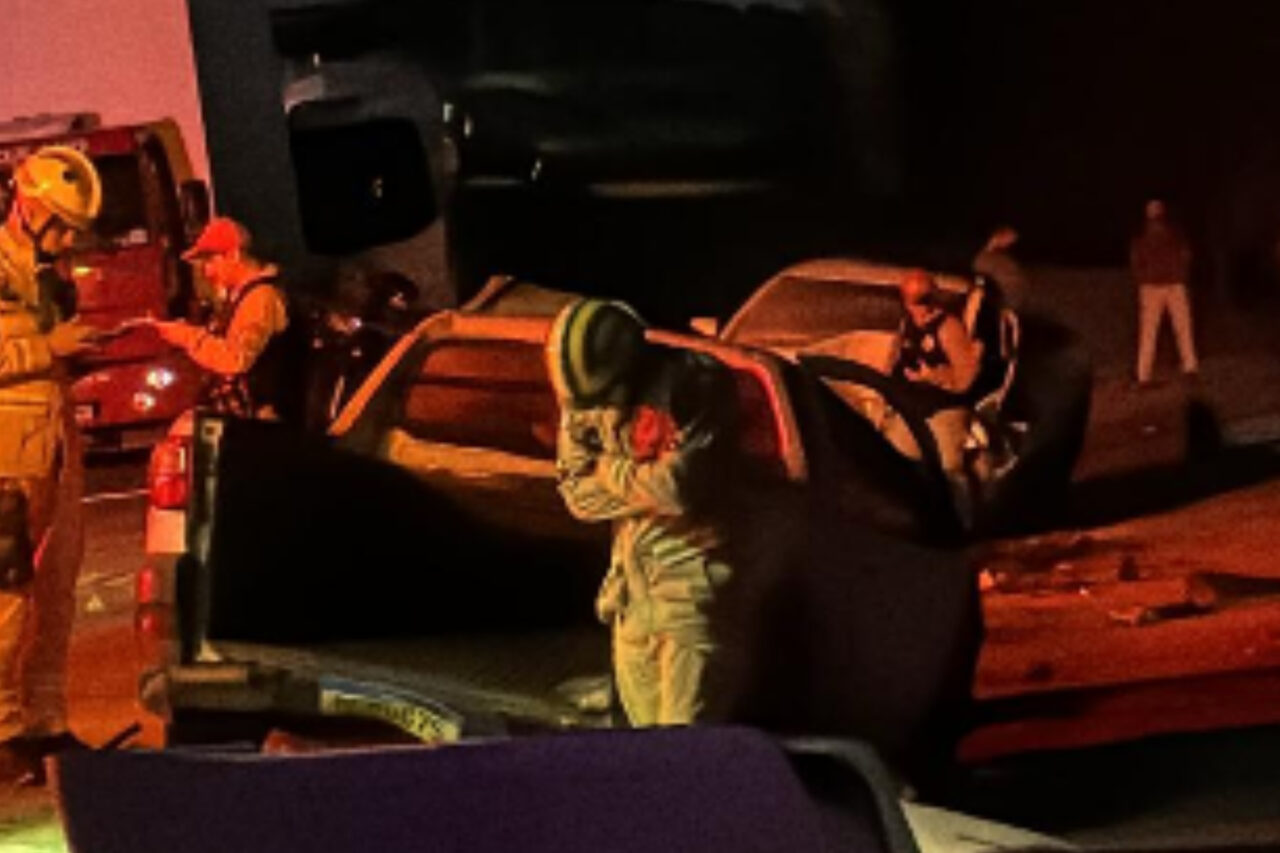 O homem, de 48 anos, conduzia uma Fiat Strada que colidiu com uma Saveiro e um caminhão
