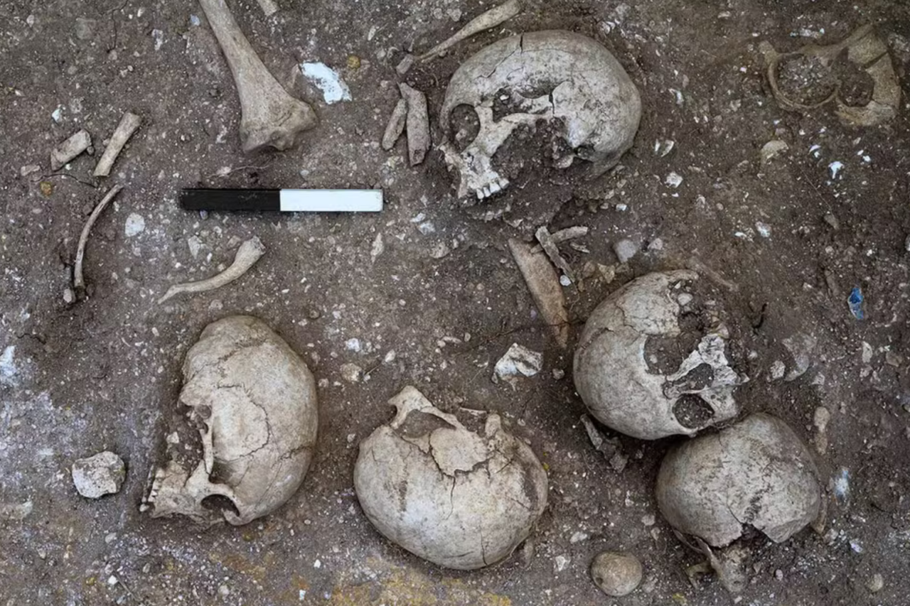 Poço funerário da Era Viking na Inglaterra expõe sinais de execuções e desmembramentos