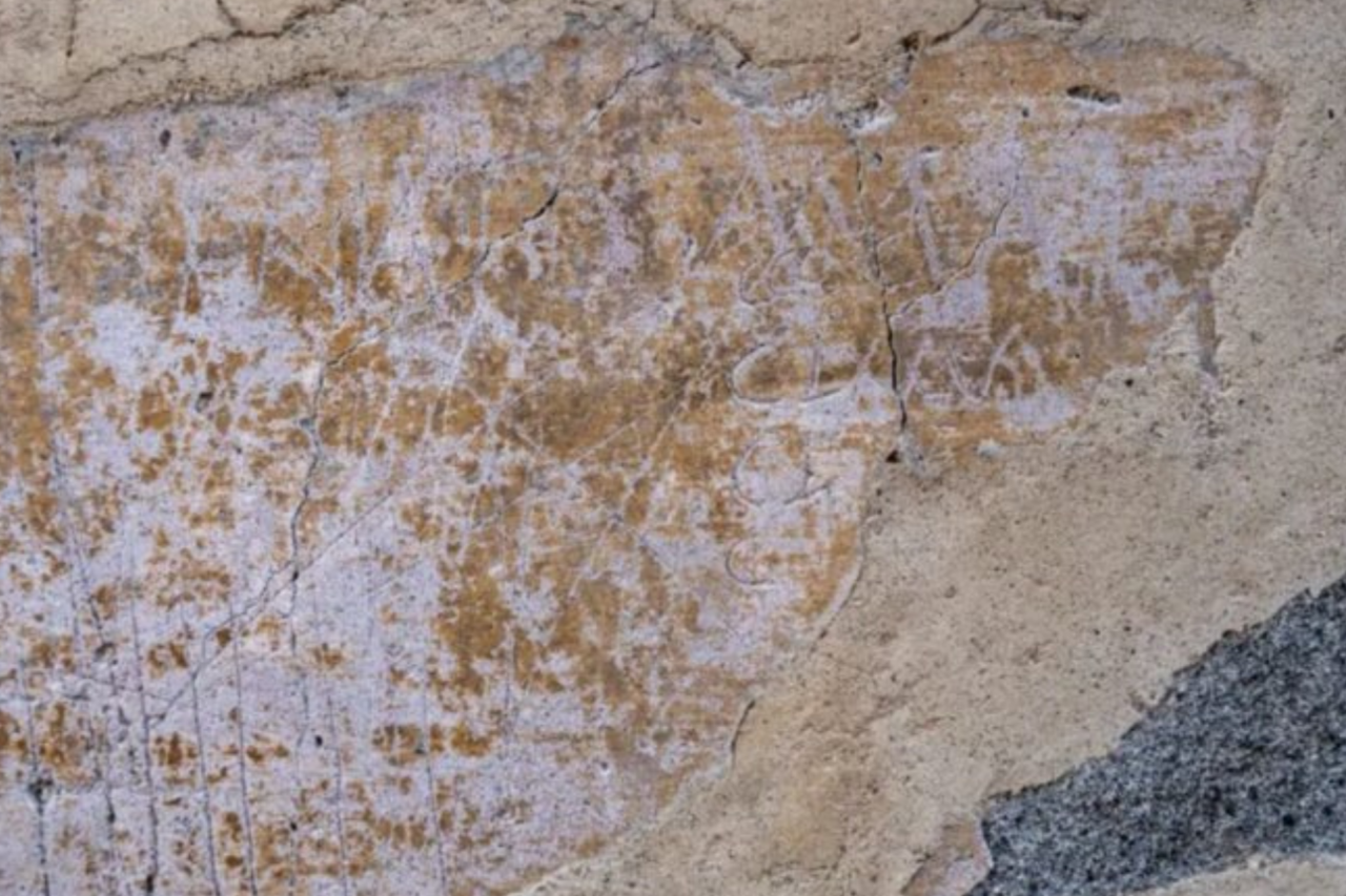 Grafite quase invisível em Pompeia revela bilhete de amor escrito há 2 mil anos