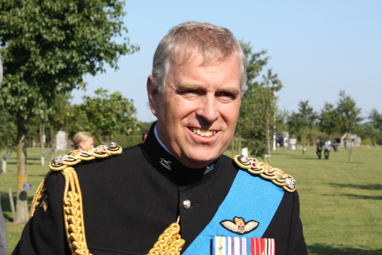 Duque de York é detido no Reino Unido em investigação ligada a Jeffrey Epstein