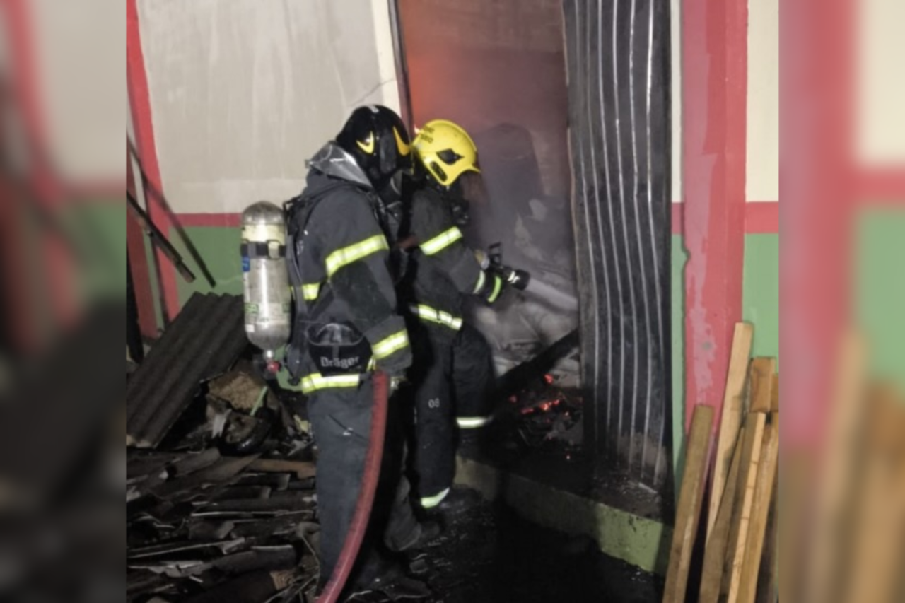 Princípio de incêndio atinge galpão do Colégio Agrícola no interior de São Miguel do Oeste 1 Heloisa L 17 2