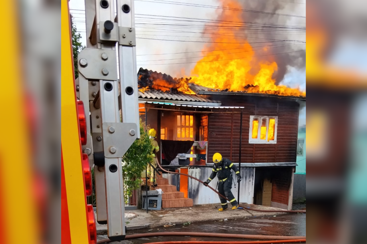 Incêndio destrói casa no bairro São Cristóvão e mobiliza equipes em Águas de Chapecó 1 Heloisa L 20 4
