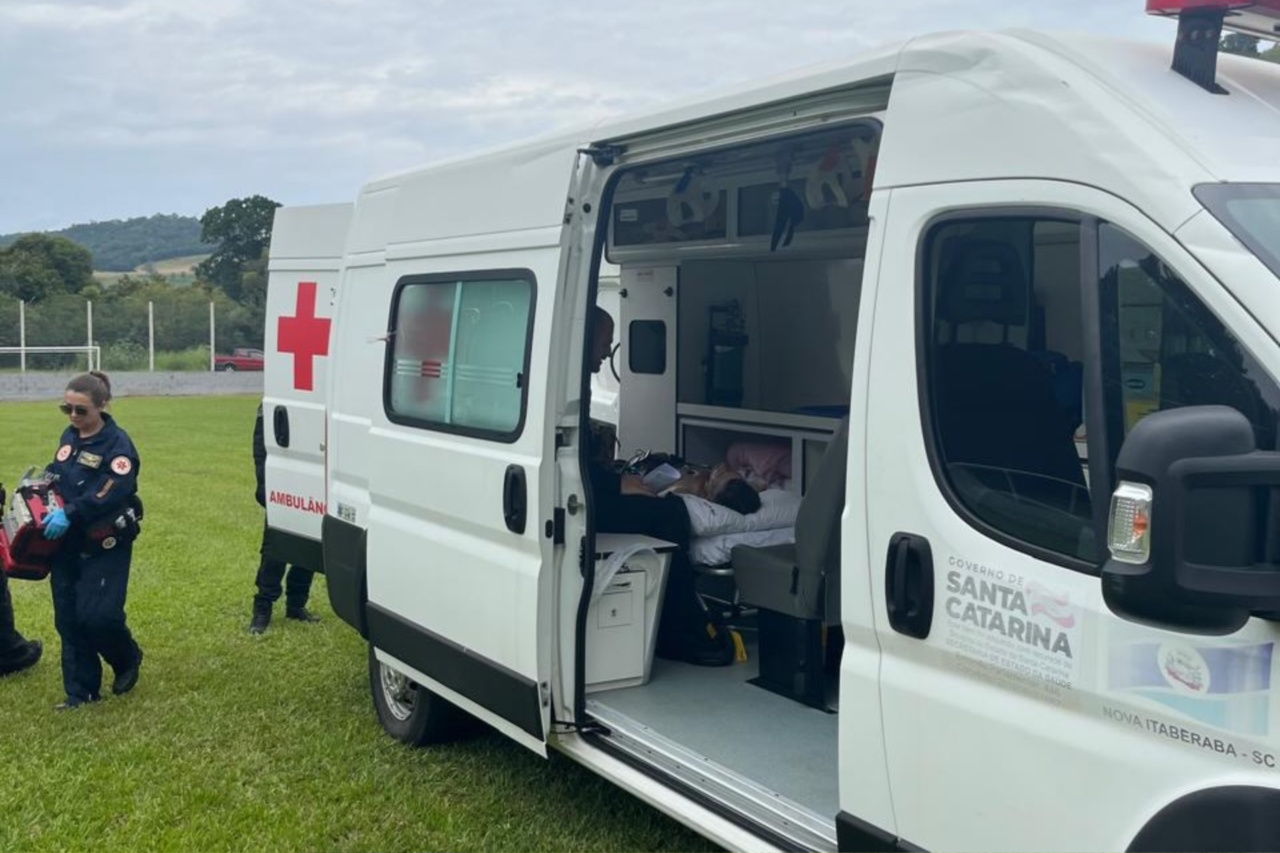 Helicóptero do SAER-Fron realiza transferência aeromédica de paciente com dor torácica para hospital em Chapecó 3 Helicóptero do SAER-Fron realiza transferência aeromédica de paciente com dor torácica para hospital em Chapecó