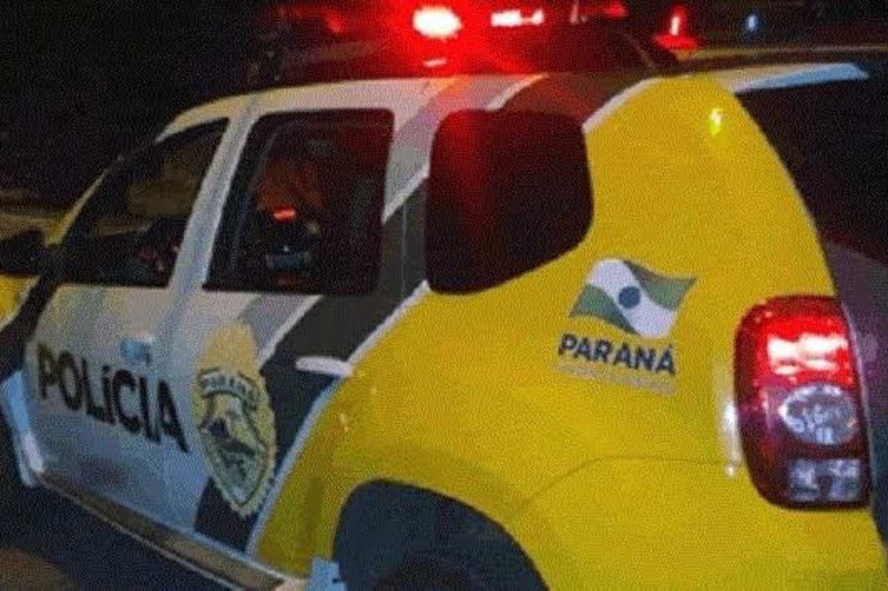 Menino de 3 anos morre esmagado por tanque de concreto 3 O menino de apenas três anos estava na residência do avô, quando teria se pendurado em um tanque de concreto utilizado para lavar roupa