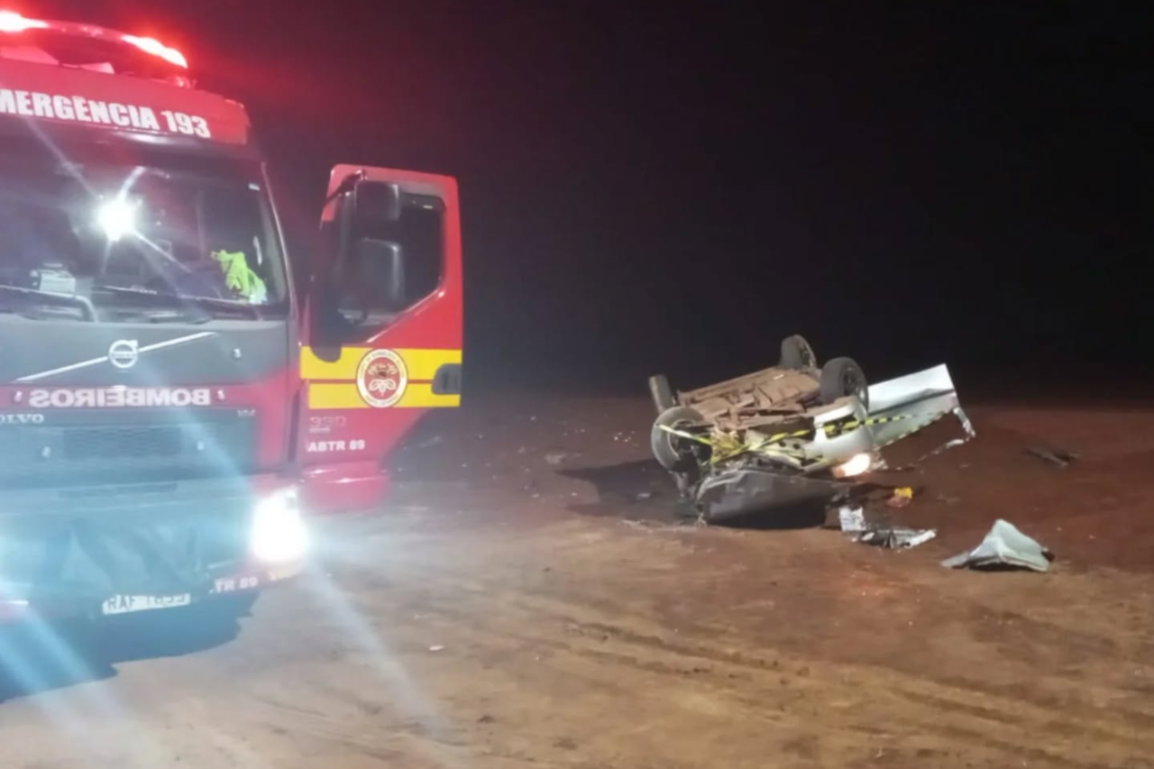 Capotamento na BR-282 mobiliza socorro em Pinhalzinho e deixa motorista ferido nessa madrugada 12 Heloisa L 26 1