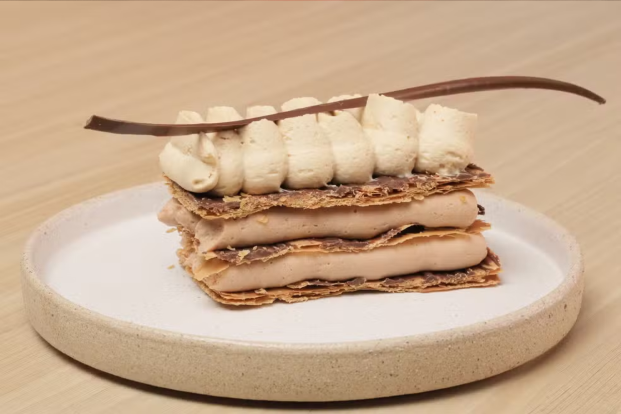 Mil Folhas de Chocolate: Camadas Crocantes e Creme Intenso 3 Mil Folhas de Chocolate: Camadas Crocantes e Creme Intenso