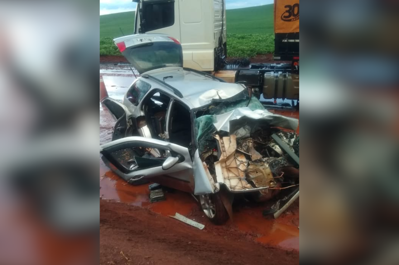 Colisão frontal entre carro e caminhão deixa motorista preso às ferragens no Oeste de SC 10 Heloisa L 32 4