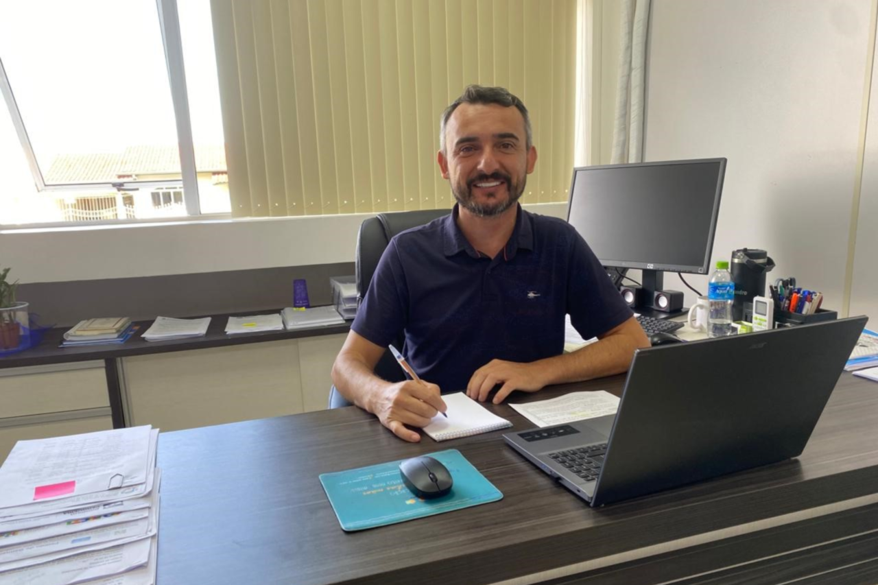 Evandro Vargas representa município em evento internacional sobre educação na fronteira 1 Heloisa L 90